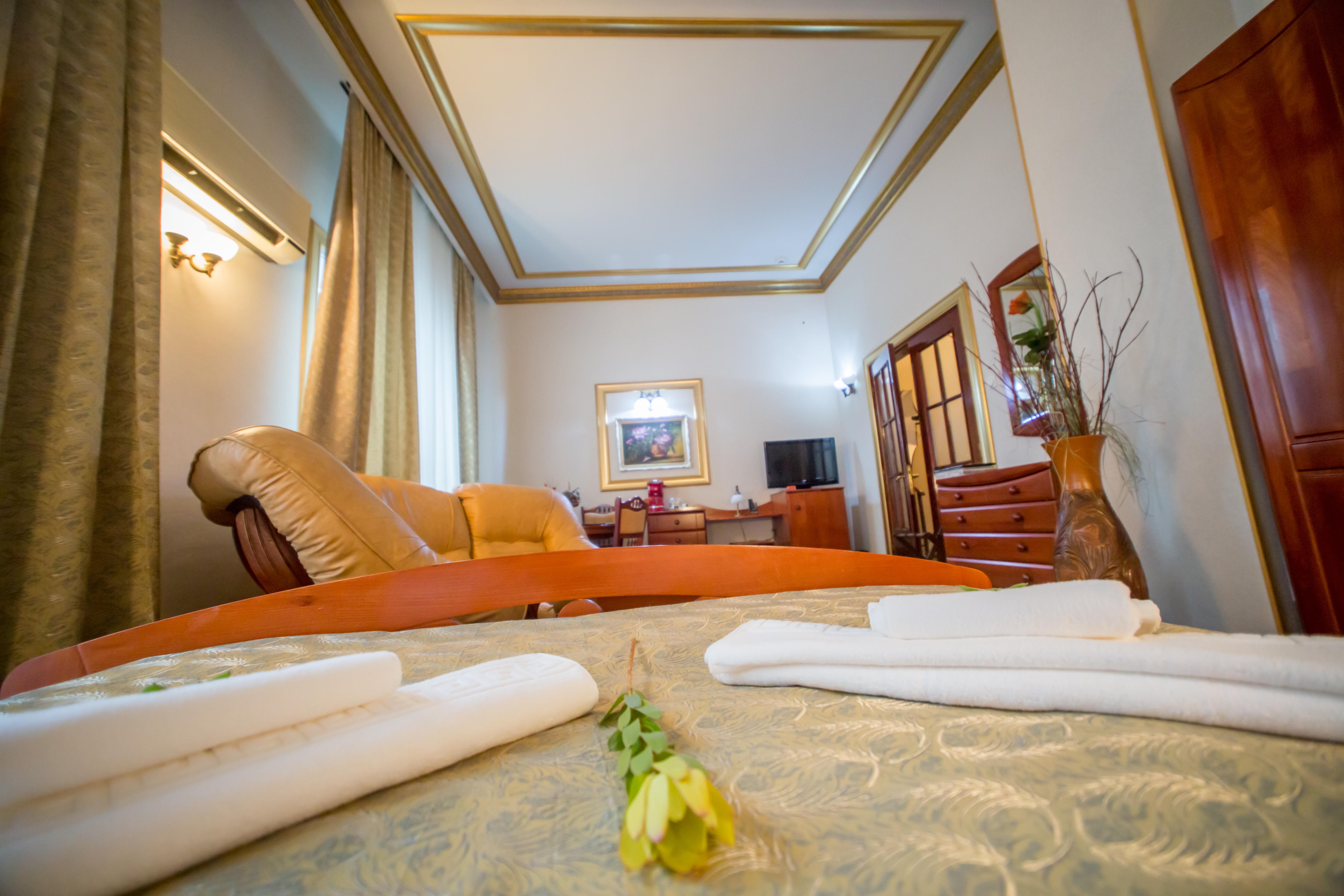 Bucharest Comfort Suites Hotel Exterior photo